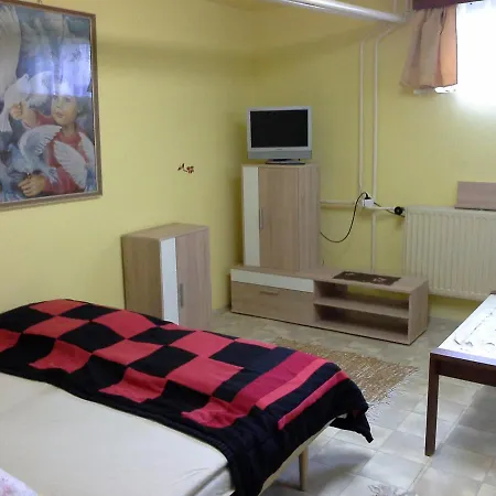 Utulny Privat Csemi Апартаменты